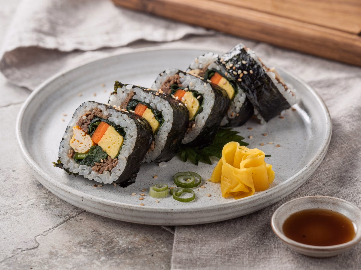 Rolos de arroz com alga kimbap