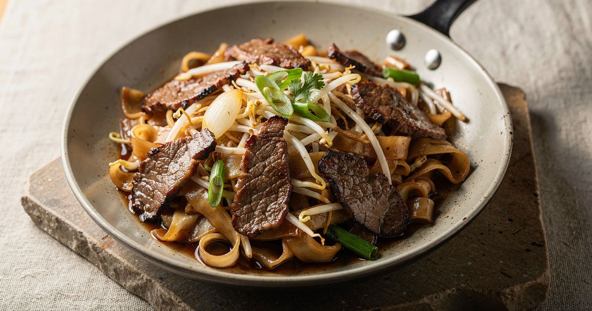Fideos chinos salteados con carne de res